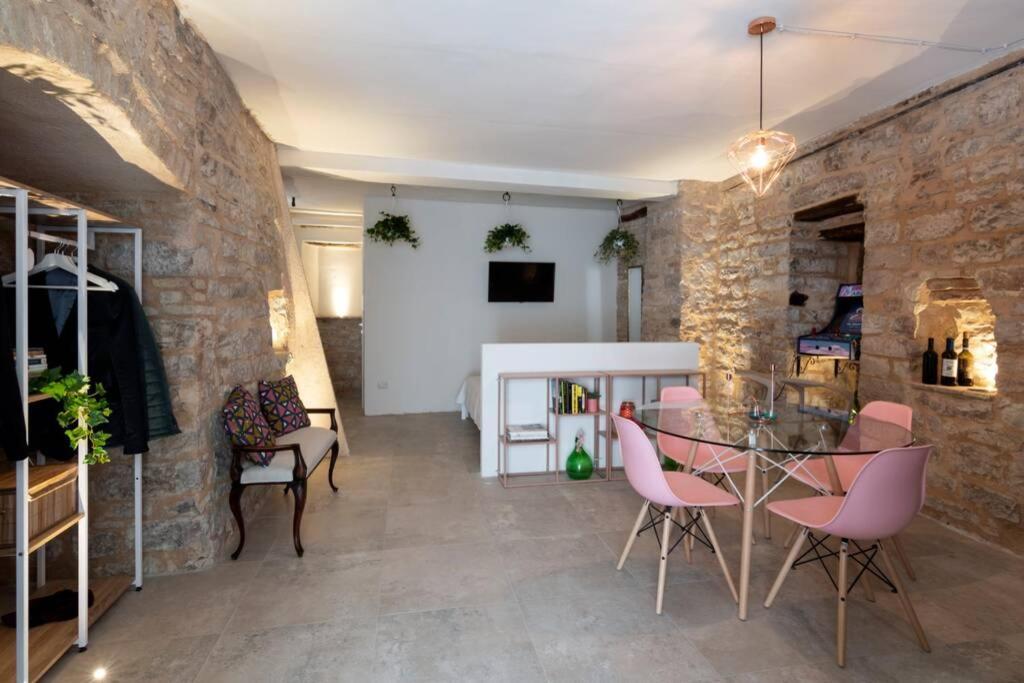 Cornelia Cavern Cosy Studio Apartment In สเปลโล ภายนอก รูปภาพ