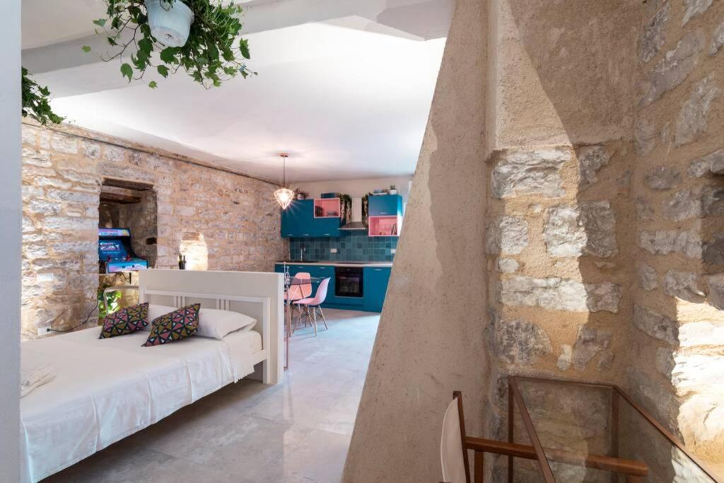 Cornelia Cavern Cosy Studio Apartment In สเปลโล ภายนอก รูปภาพ