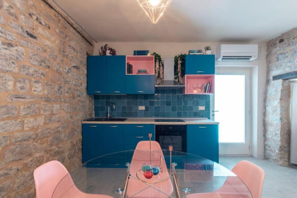 Cornelia Cavern Cosy Studio Apartment In สเปลโล ภายนอก รูปภาพ