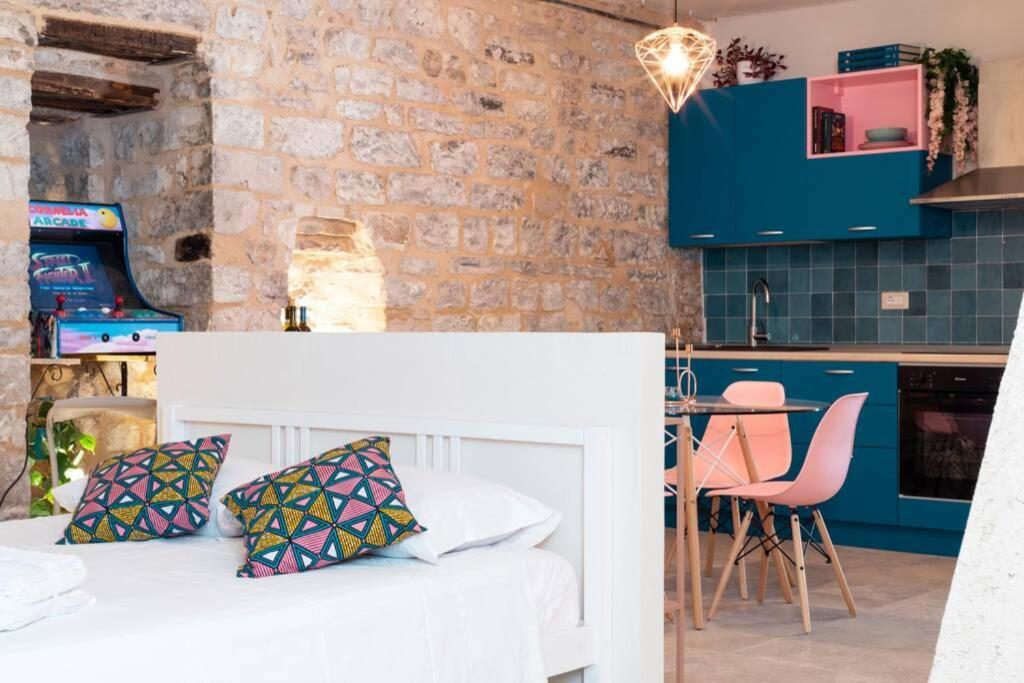 Cornelia Cavern Cosy Studio Apartment In สเปลโล ภายนอก รูปภาพ